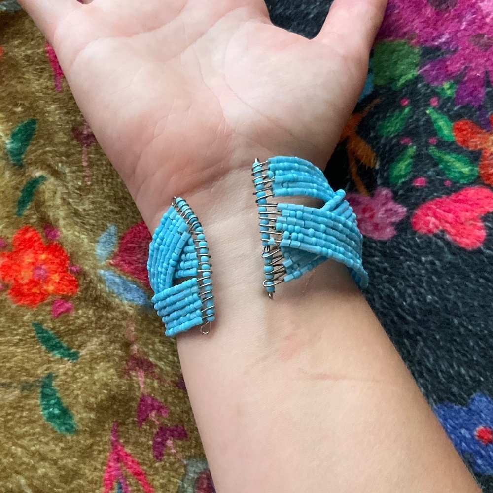 FREE Blue Seed Beaded Bangle - Picture 2 of 3